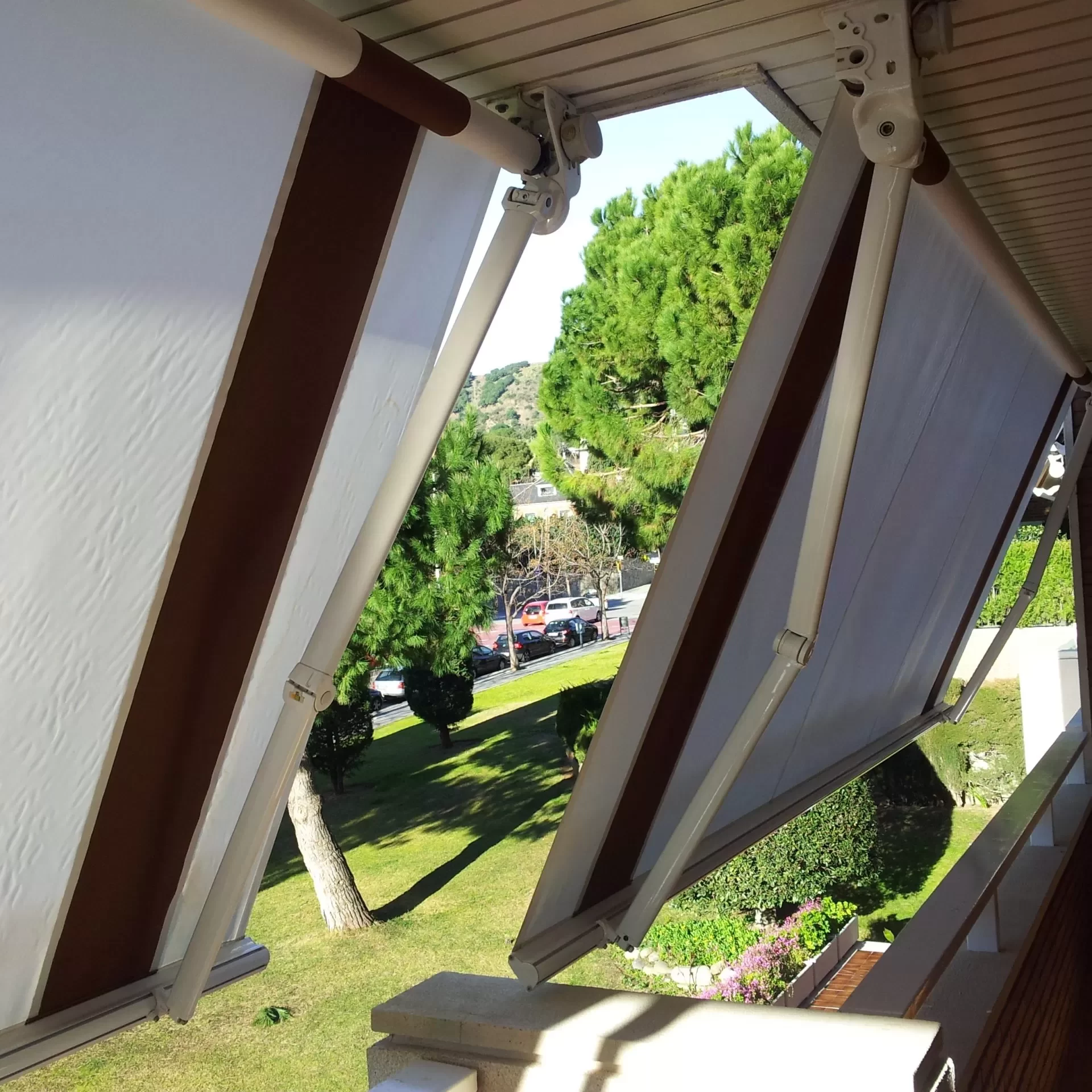 ToldoBalconBrazosInvisibles